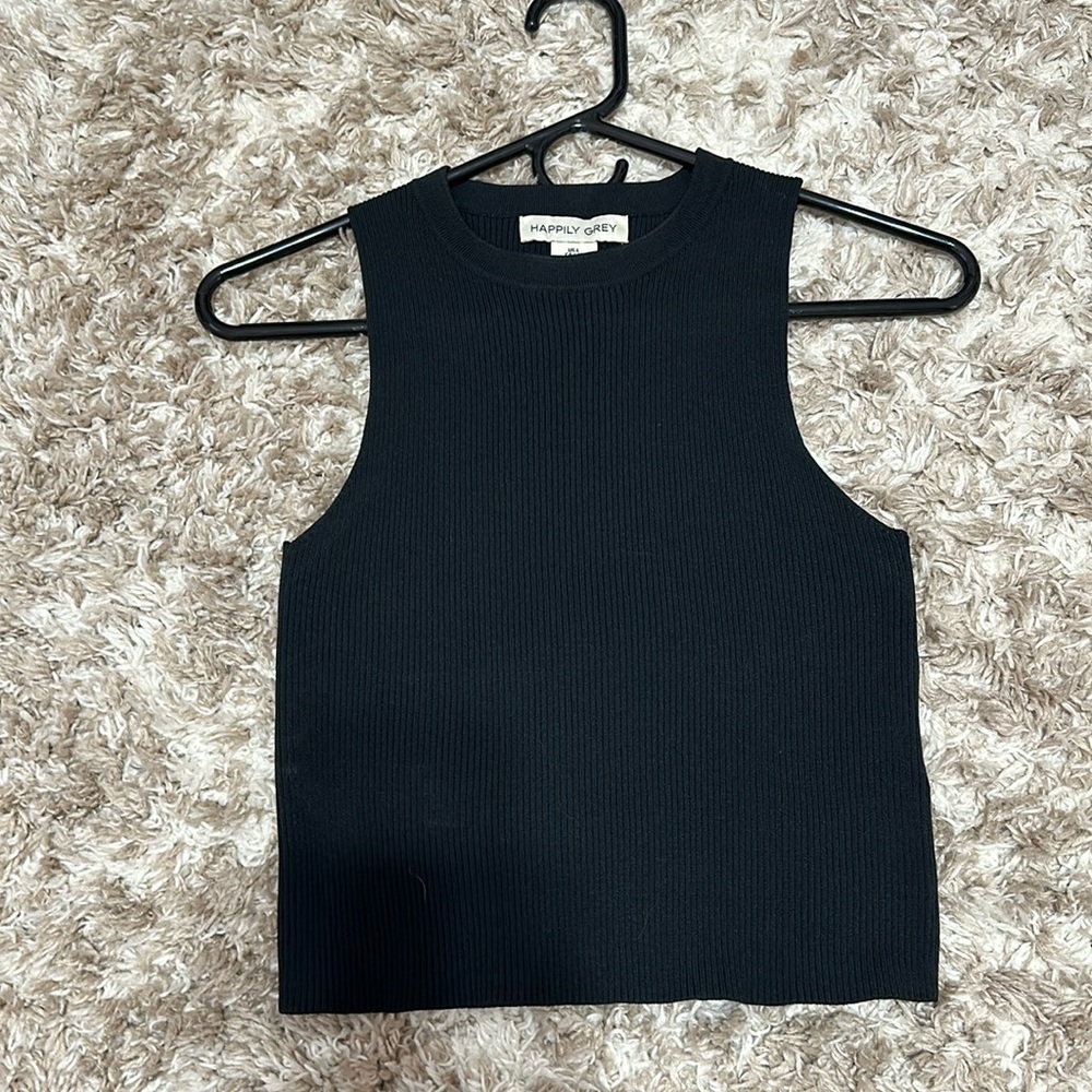 Black cropped tank